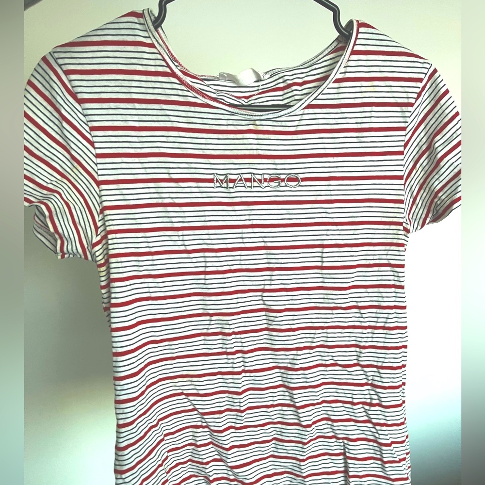 🌺 5/$30 🌺 Mango red and white striped t-shirt